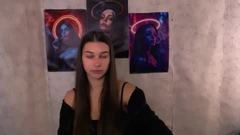 Karolina online show from 10/25/25, 05:48