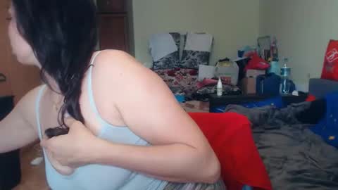 Snapshot of karolinasweet chatting on 05/27/26, 12:57 Mila online show from 05/27/26, 12:57