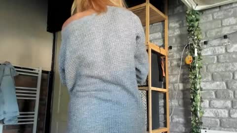 karoline121 online show from 09/23/25, 08:06