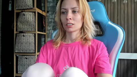 karoline121 online show from 09/26/25, 10:52