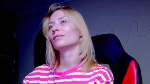 karoline121 online show from 10/02/25, 08:27