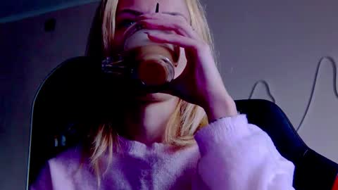 karoline121 online show from 10/03/25, 08:33