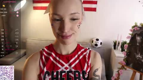 Snapshot of karoline__whitee chatting on 06/30/26, 10:44 Karoline online show from 06/30/26, 10:44