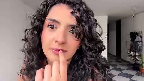 Karoline  online show from 04/03/26, 09:24