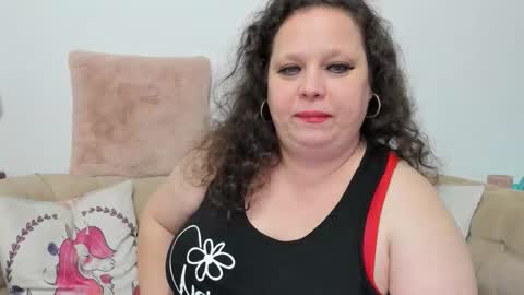 Snapshot of karolinejoyy chatting on 02/04/26, 11:42 KarolineJoyy online show from 02/04/26, 11:42