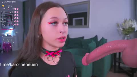 karolineneuer online show from 09/25/25, 04:11