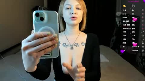 karolineneuer online show from 04/07/26, 04:51