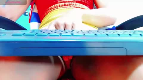 Snapshot of karoll_scoott chatting on 02/05/25, 11:50 karol online show from 02/05/25, 11:50