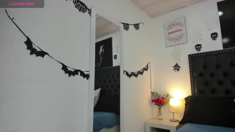 Snapshot of karolperes chatting on 10/17/25, 07:16 Karol online show from 10/17/25, 07:16