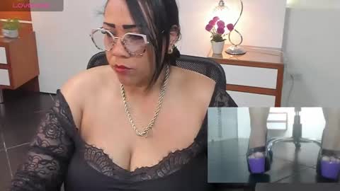 Snapshot of karolwestt chatting on 09/10/25, 01:44 karolwestt online show from 09/10/25, 01:44