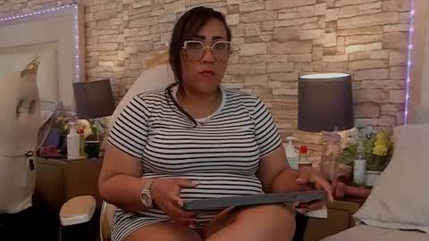 Snapshot of karolwestt chatting on 09/18/25, 01:24 karolwestt online show from 09/18/25, 01:24