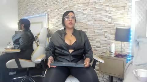 Snapshot of karolwestt chatting on 09/26/25, 12:53 karolwestt online show from 09/26/25, 12:53
