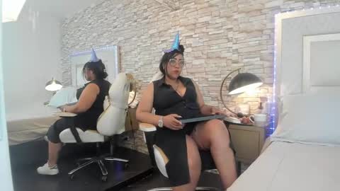 Snapshot of karolwestt chatting on 10/03/25, 02:03 karolwestt online show from 10/03/25, 02:03