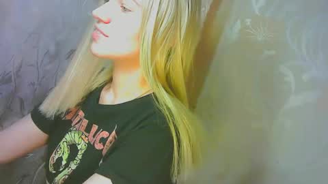 Caroline Fox online show from 09/12/25, 08:14