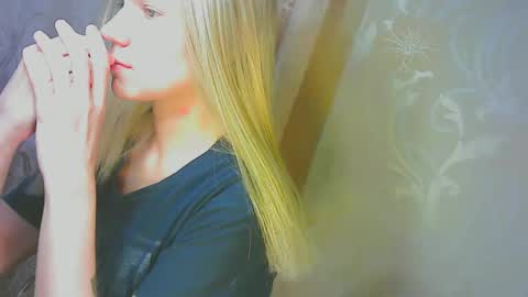 Caroline Fox online show from 09/17/25, 10:50