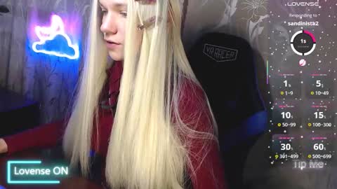 Snapshot of karolynafox chatting on 03/19/26, 09:02 Caroline Fox online show from 03/19/26, 09:02