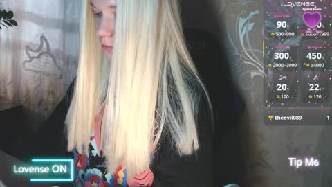 Snapshot of karolynafox chatting on 04/03/26, 08:45 Caroline Fox online show from 04/03/26, 08:45