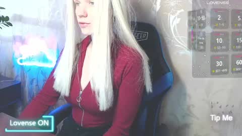 Snapshot of karolynafox chatting on 04/16/26, 09:21 Caroline Fox online show from 04/16/26, 09:21