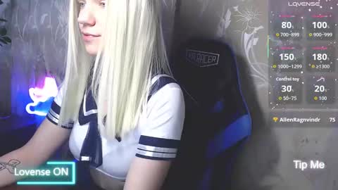 Snapshot of karolynafox chatting on 05/21/26, 10:00 Caroline Fox online show from 05/21/26, 10:00