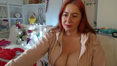 Snapshot of karolynesyera chatting on 02/14/25, 02:44 karolynesyera online show from 02/14/25, 02:44