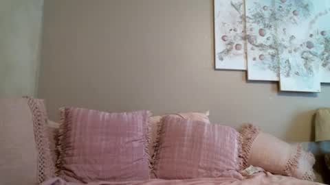 Snapshot of kashmoniy chatting on 02/18/25, 10:25 kashmoniy online show from 02/18/25, 10:25