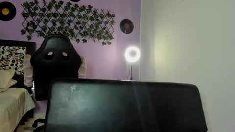 Snapshot of kassandra_james chatting on 12/04/24, 01:25 kassandra james online show from 12/04/24, 01:25