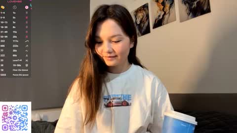 Snapshot of kassandrataulbee chatting on 10/05/25, 02:04 Kira online show from 10/05/25, 02:04