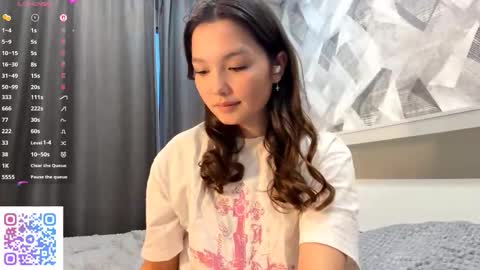 Snapshot of kassandrataulbee chatting on 10/21/25, 02:07 Kira online show from 10/21/25, 02:07