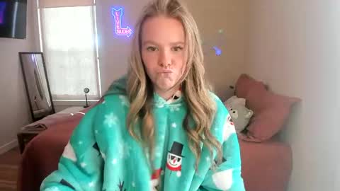 Snapshot of kassykitty29 chatting on 12/01/24, 09:48 Kitty Kat online show from 12/01/24, 09:48