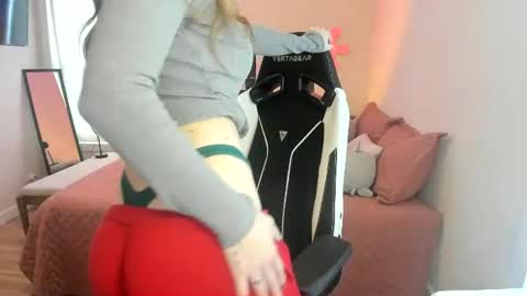 Snapshot of kassykitty29 chatting on 12/15/24, 10:37 Kitty Kat online show from 12/15/24, 10:37