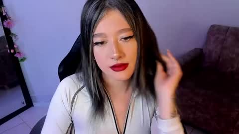 Alicia online show from 05/17/26, 01:58