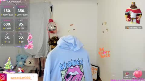 Snapshot of kat_ly_chan chatting on 12/24/24, 08:27 Kat       online show from 12/24/24, 08:27