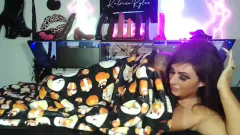 Sexywifekat23 online show from 11/08/25, 04:01