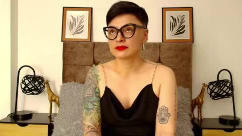 kat paradisse online show from 11/13/25, 07:46