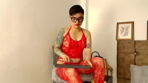 kat paradisse online show from 11/21/25, 07:45