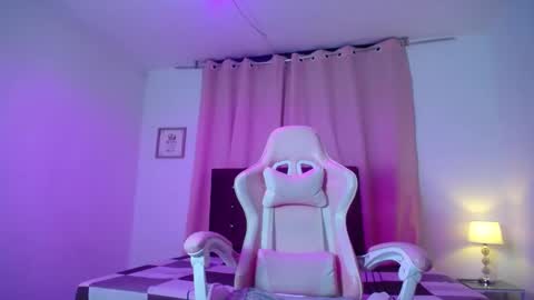 Snapshot of katalina_miles chatting on 12/03/24, 07:32 Katalina Miles online show from 12/03/24, 07:32