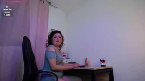 Snapshot of katalina_miles chatting on 02/08/25, 04:25 Katalina Miles online show from 02/08/25, 04:25