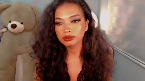 Snapshot of katalina_rouge chatting on 10/17/25, 03:58 IVY JANE online show from 10/17/25, 03:58