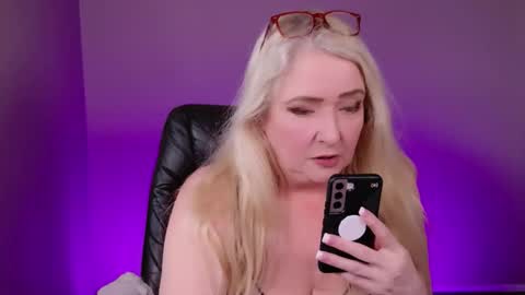 Snapshot of katdsinclair chatting on 12/21/25, 04:47 Kat D Sinclair online show from 12/21/25, 04:47