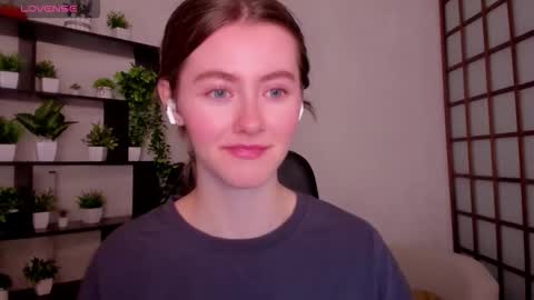 Kate online show from 12/19/25, 02:29