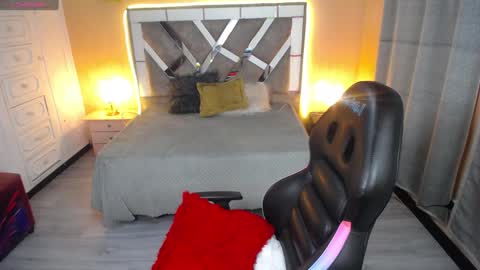 Snapshot of kate_lawrence_ chatting on 02/08/25, 03:30 kate_lawrence_ online show from 02/08/25, 03:30