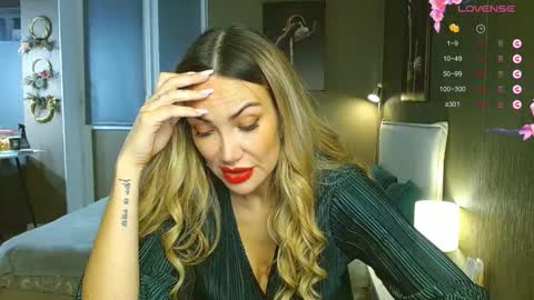 Snapshot of kate_space chatting on 11/12/25, 08:52 Therapist online show from 11/12/25, 08:52