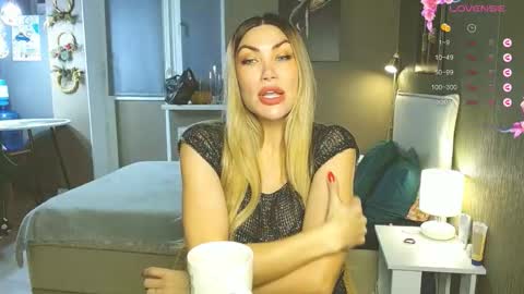 Snapshot of kate_space chatting on 11/29/25, 02:14 Therapist online show from 11/29/25, 02:14