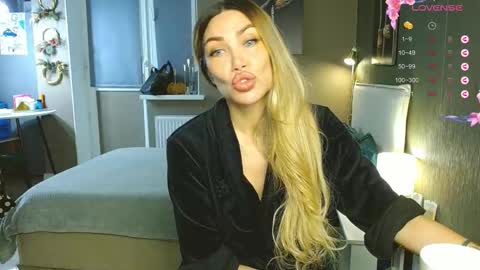 Snapshot of kate_space chatting on 12/01/25, 04:17 Therapist online show from 12/01/25, 04:17