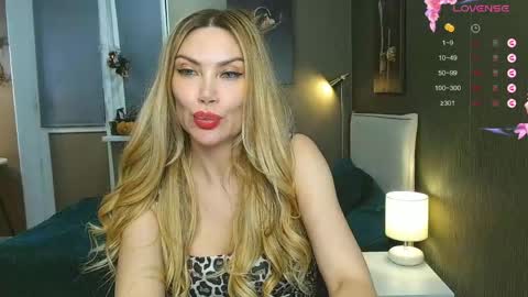 Snapshot of kate_space chatting on 04/19/26, 06:10 Therapist online show from 04/19/26, 06:10