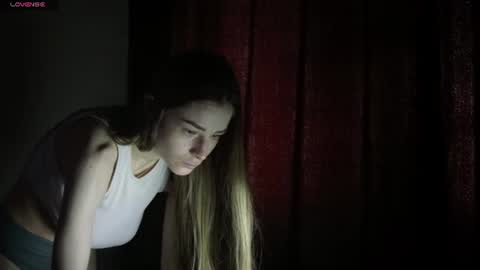 Snapshot of kate_swon chatting on 06/16/26, 04:37 Kate online show from 06/16/26, 04:37