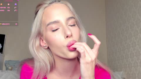 Snapshot of katebremar chatting on 12/06/24, 09:57 online show from 12/06/24, 09:57