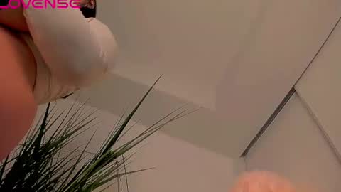 Snapshot of katee_bloss chatting on 07/28/26, 02:13 Nice to meet you online show from 07/28/26, 02:13