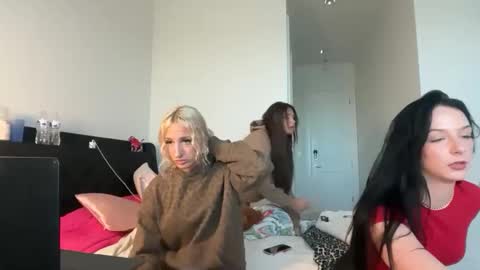 kateharperr online show from 11/19/25, 09:59