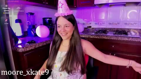 KateMoorex online show from 11/04/25, 12:15